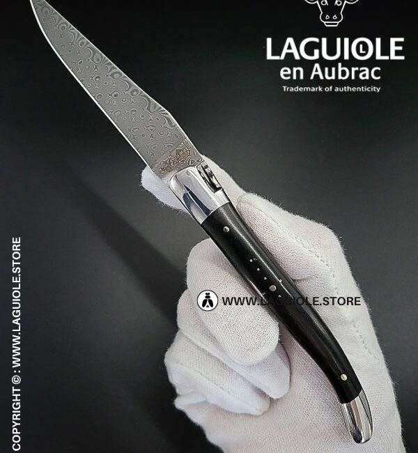 laguiole pocket knife in ebony – hand engraved liners & balbach damascus blade