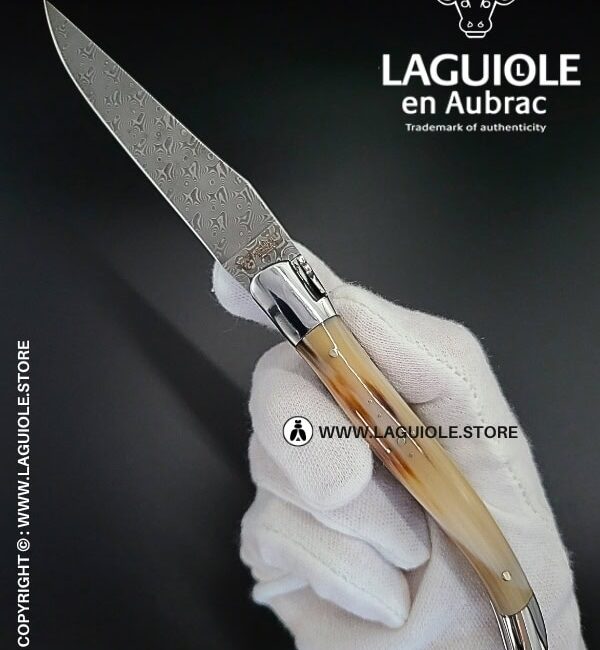 laguiole pocket knife in zebu horn tip – hand engraved liners & balbach damascus blade