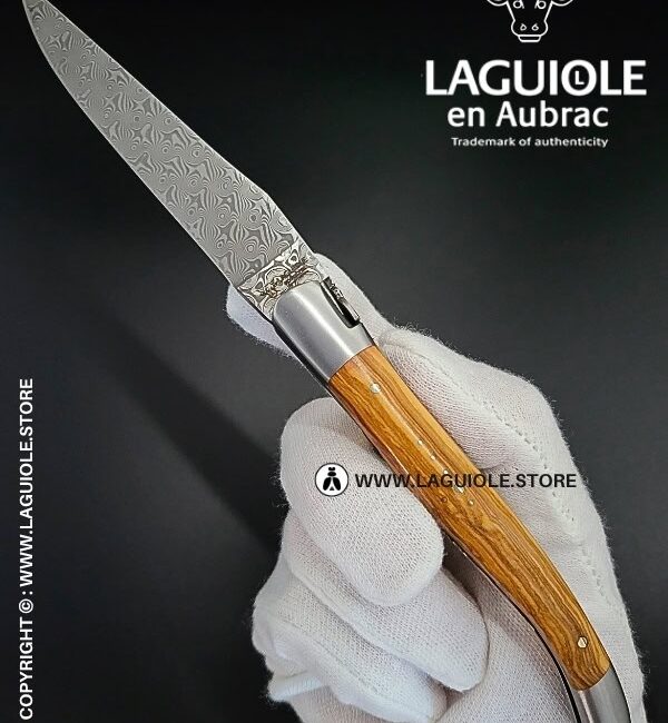 laguiole pocket knife in olivewood – hand engraved liners & balbach damascus blade